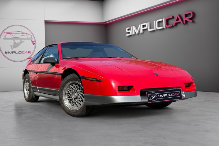 PONTIAC Fiero