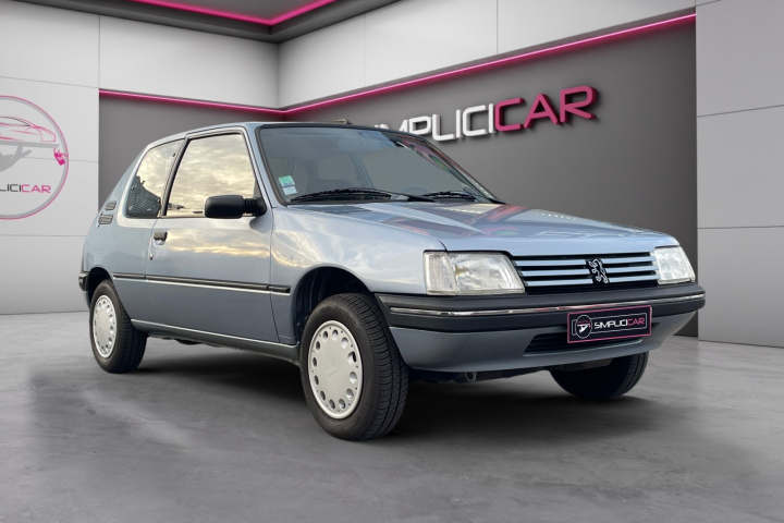 PEUGEOT 205